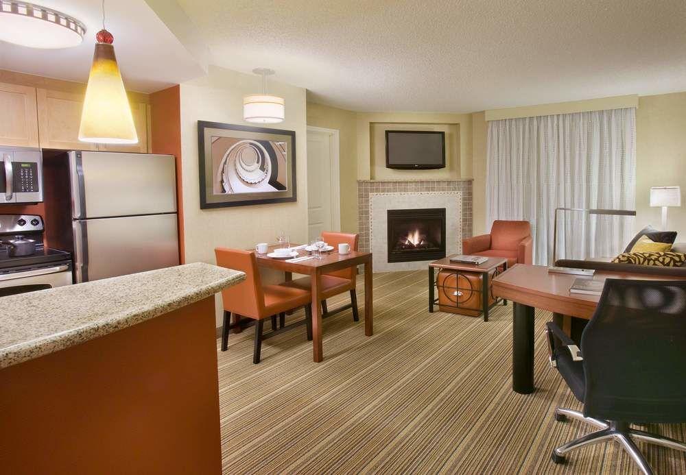 Residence Inn By Marriott Calgary Airport Buitenkant foto