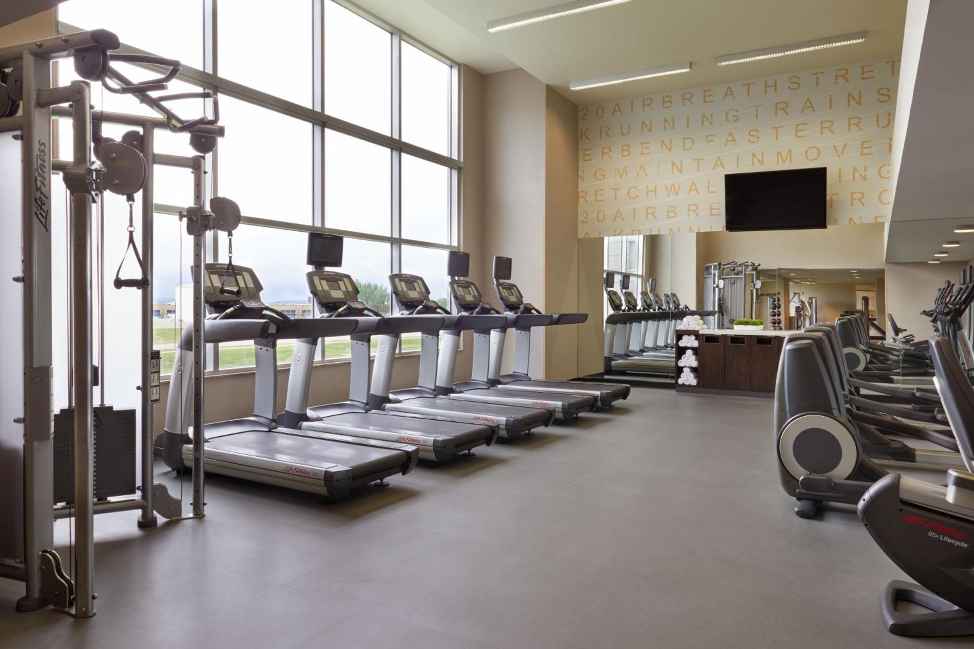 Residence Inn By Marriott Calgary Airport Buitenkant foto