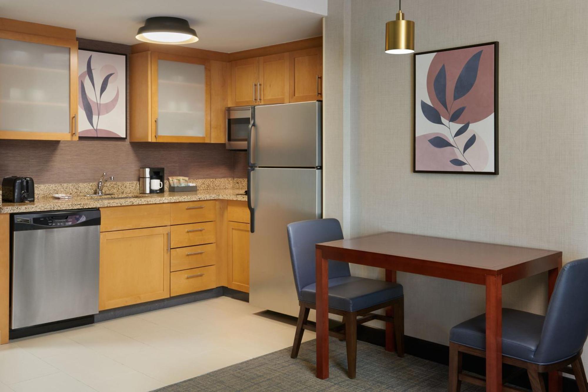 Residence Inn By Marriott Calgary Airport Buitenkant foto